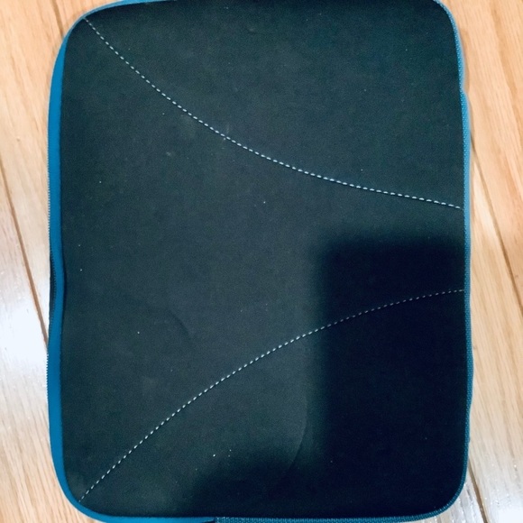 Targus Soft sided NylonTablet Case 12” X 10” Black - Picture 5 of 5